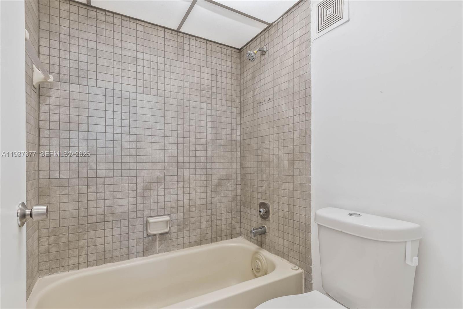 THE GARDENS OF KENDALL - Residential Lease