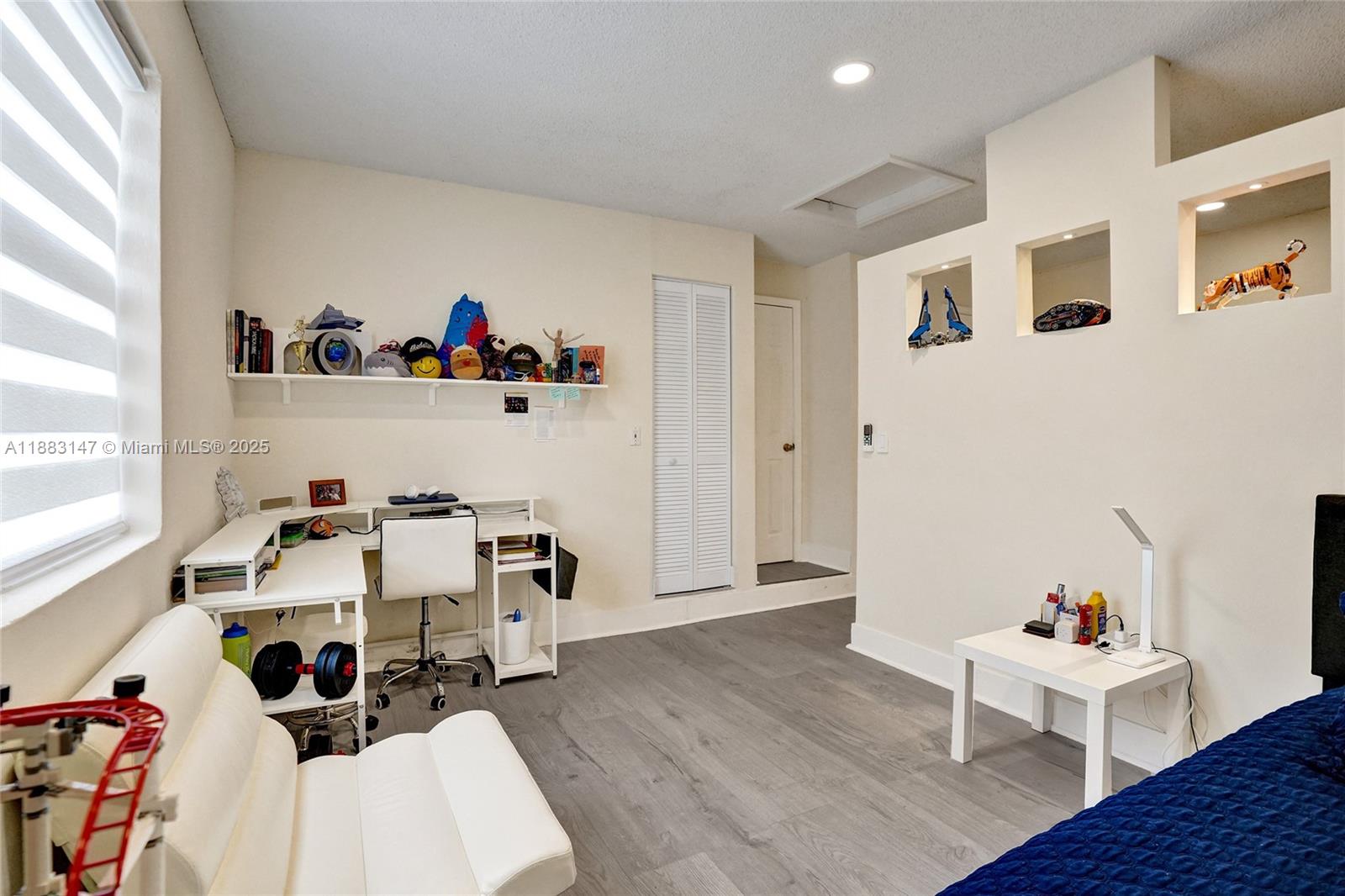 FLAMINGO ESTATES - Residential Lease