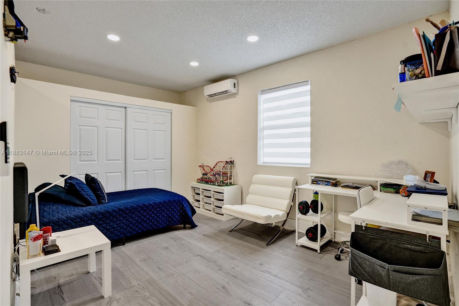 FLAMINGO ESTATES - Residential Lease