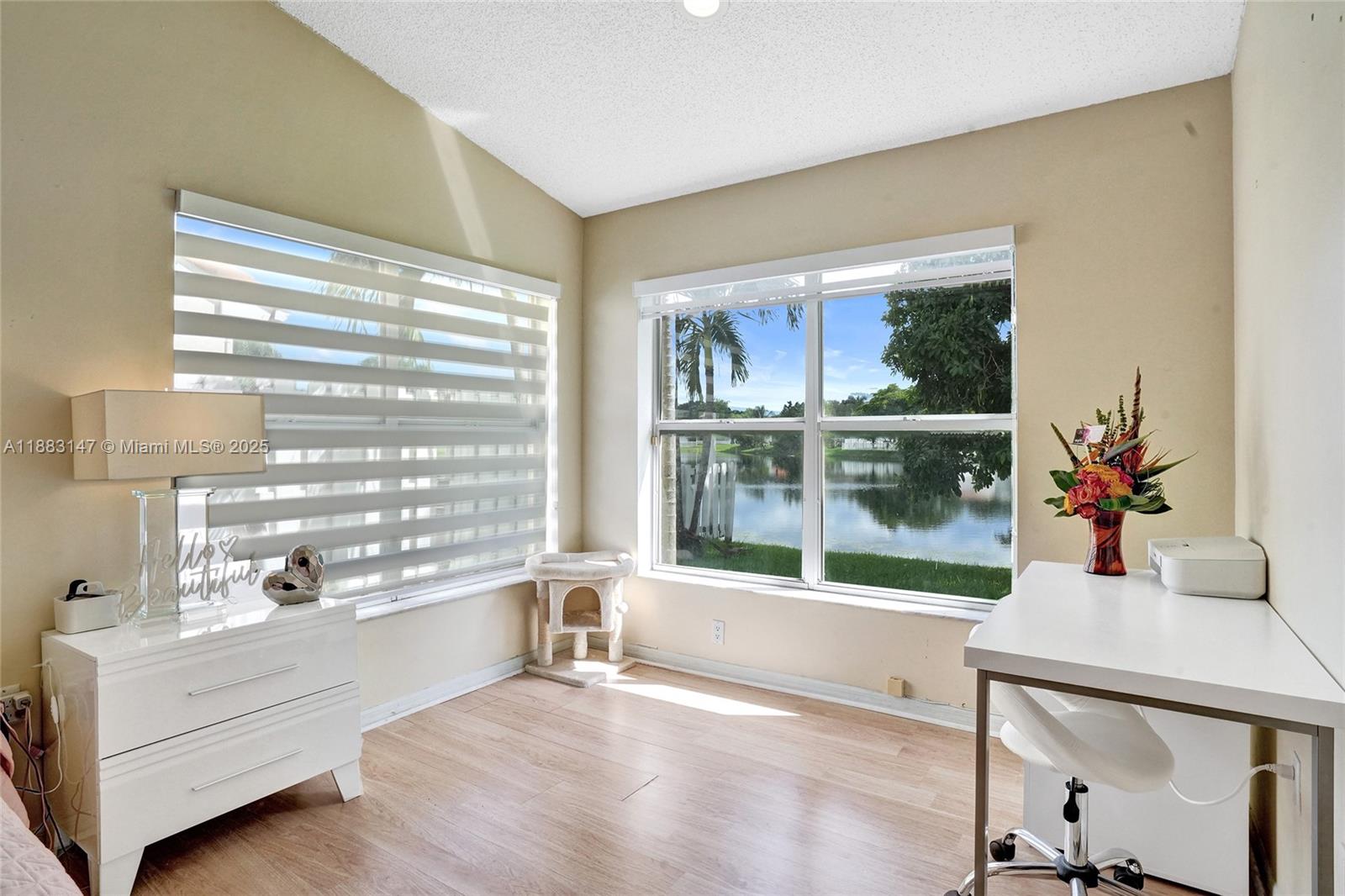 FLAMINGO ESTATES - Residential Lease