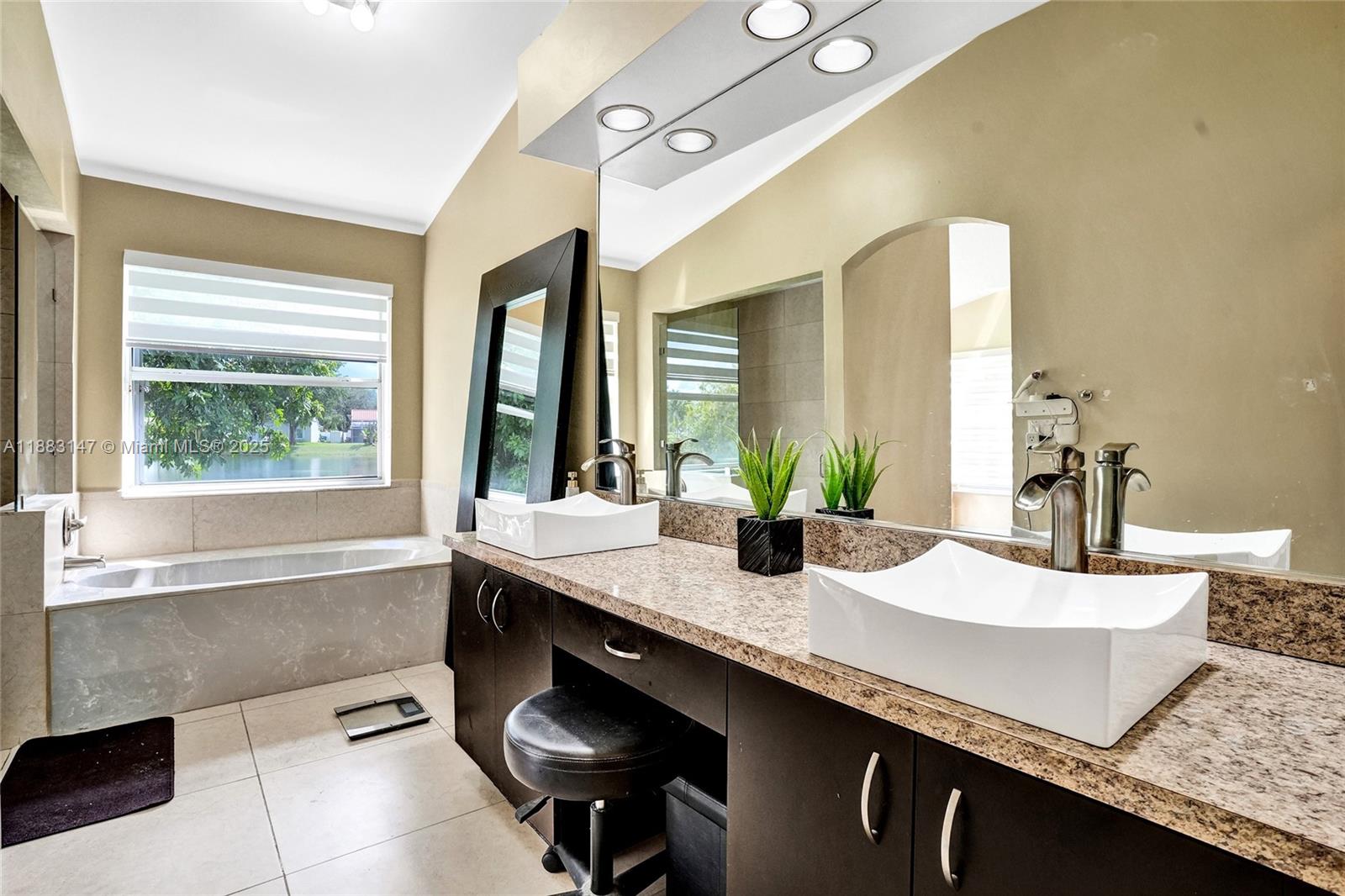 FLAMINGO ESTATES - Residential Lease