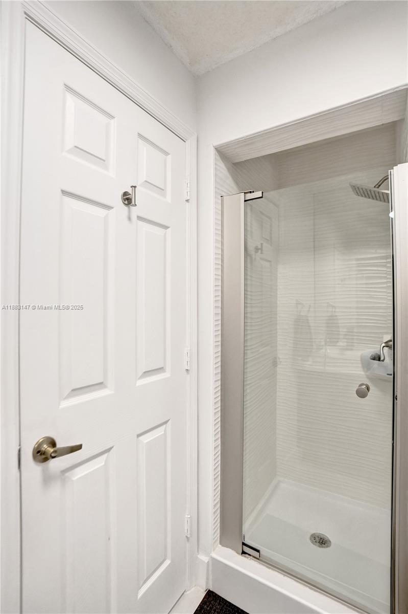 FLAMINGO ESTATES - Residential Lease