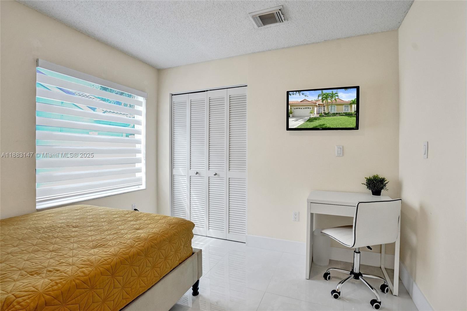 FLAMINGO ESTATES - Residential Lease