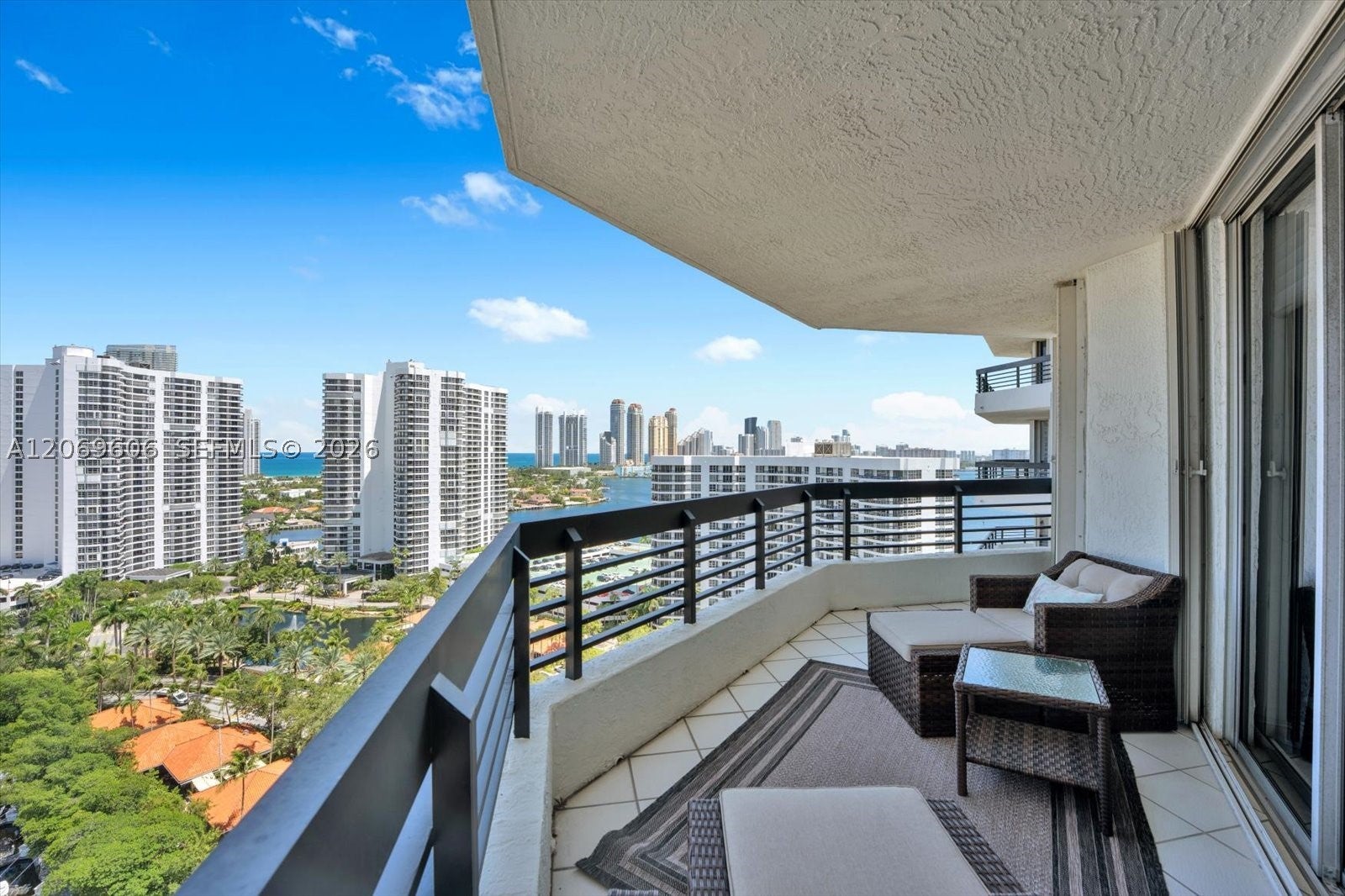 3500 Mystic Pointe Dr 2107