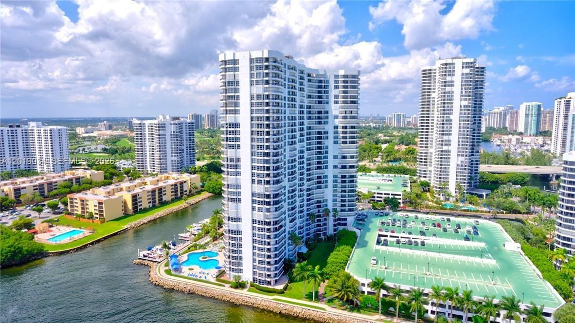 MYSTIC POINTE TOWER 500 C - Residential
