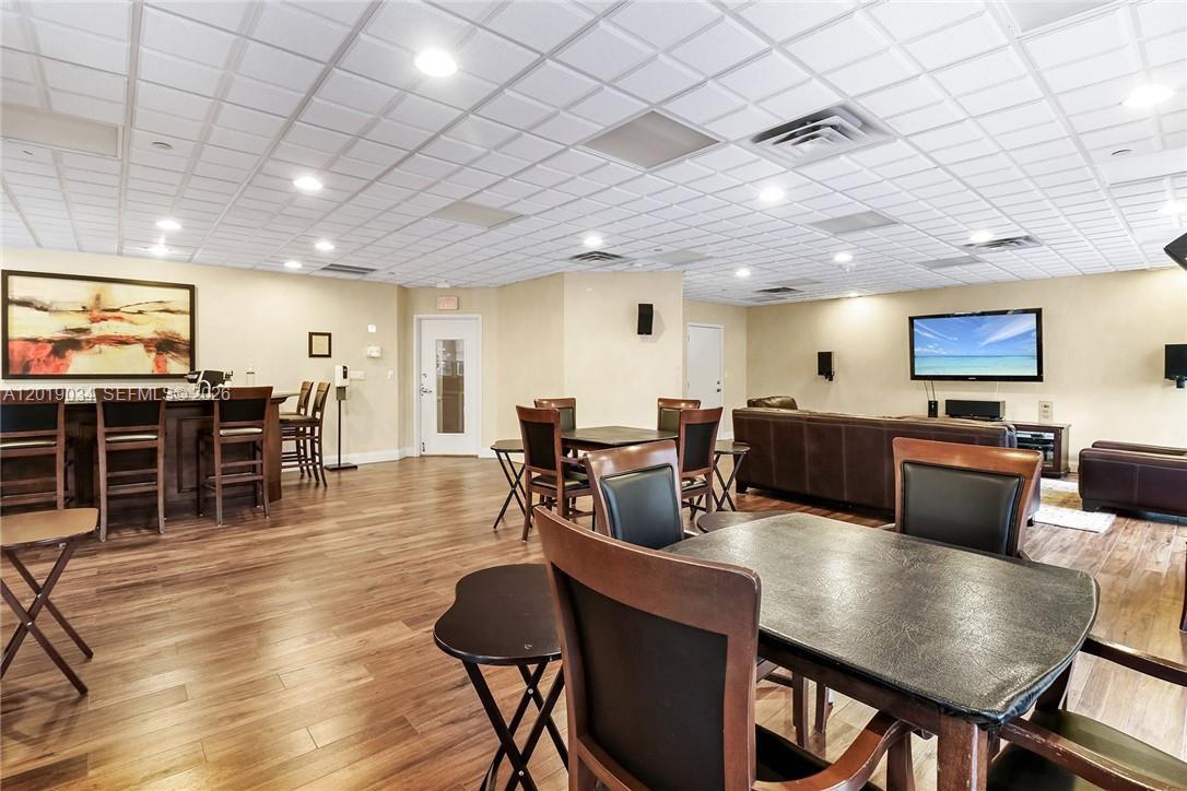 MYSTIC POINTE TOWER 500 C - Residential