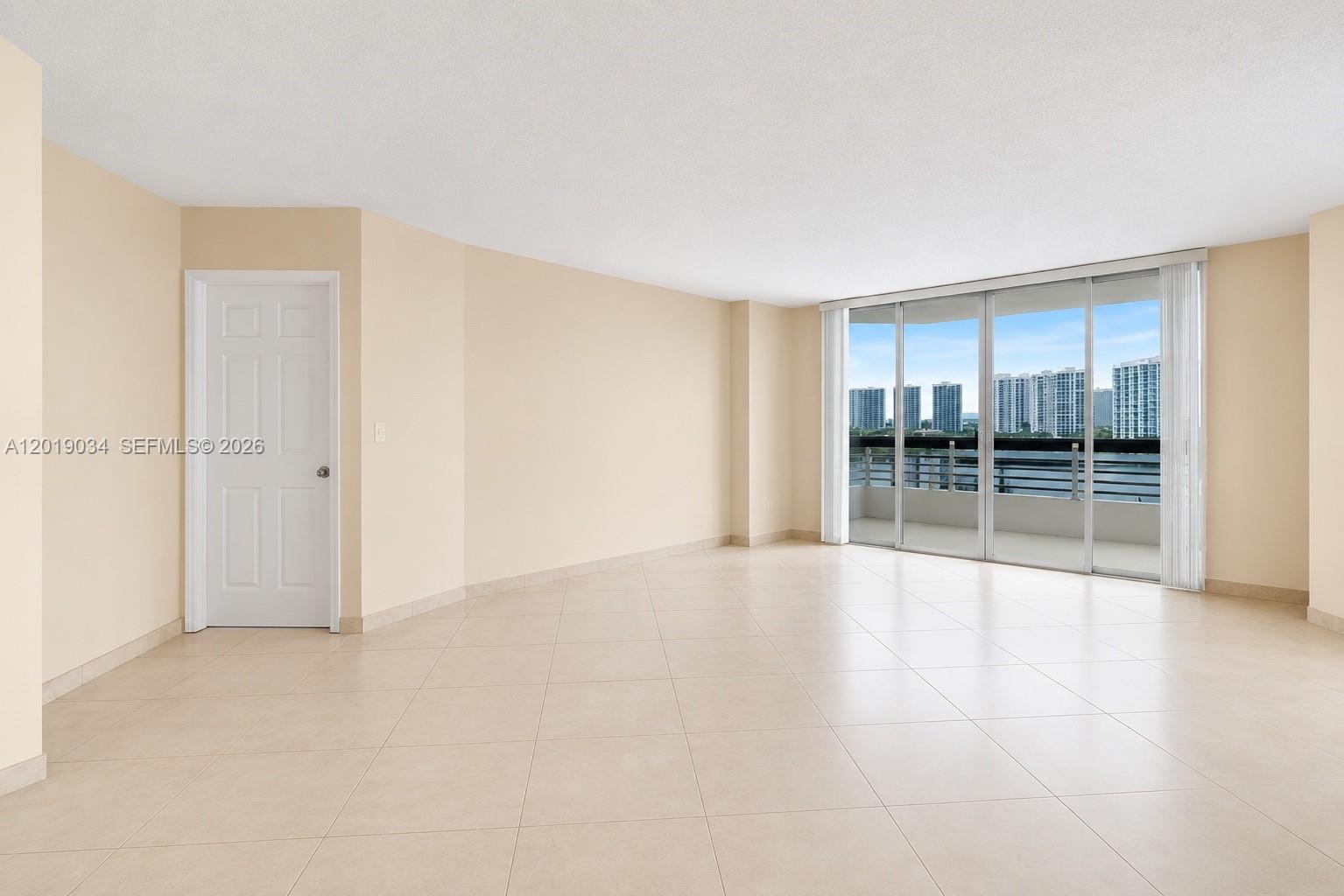 MYSTIC POINTE TOWER 500 C - Residential