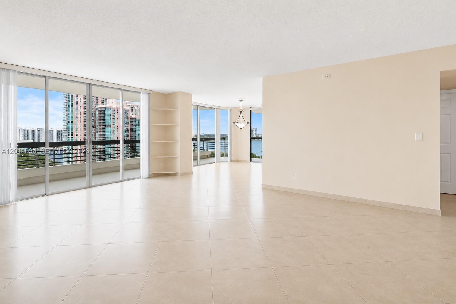 MYSTIC POINTE TOWER 500 C - Residential