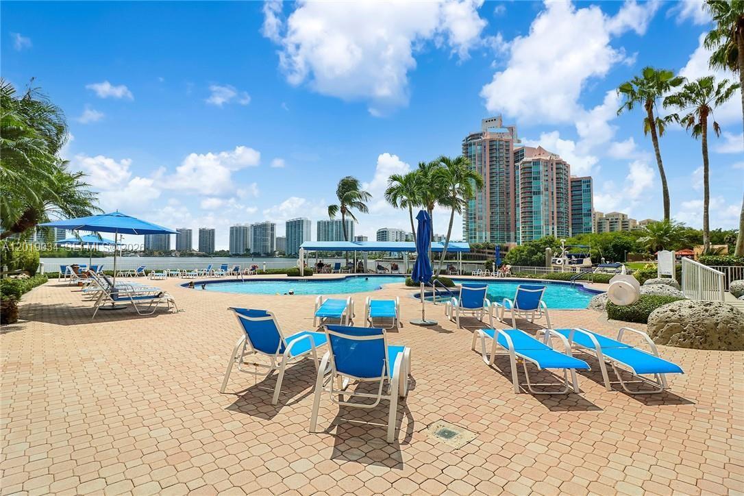 MYSTIC POINTE TOWER 500 C - Residential