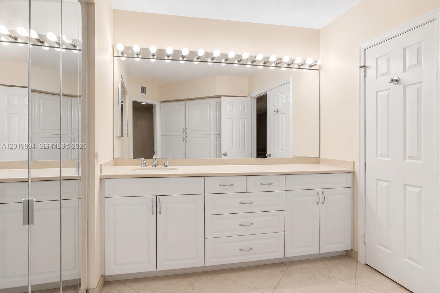 MYSTIC POINTE TOWER 500 C - Residential