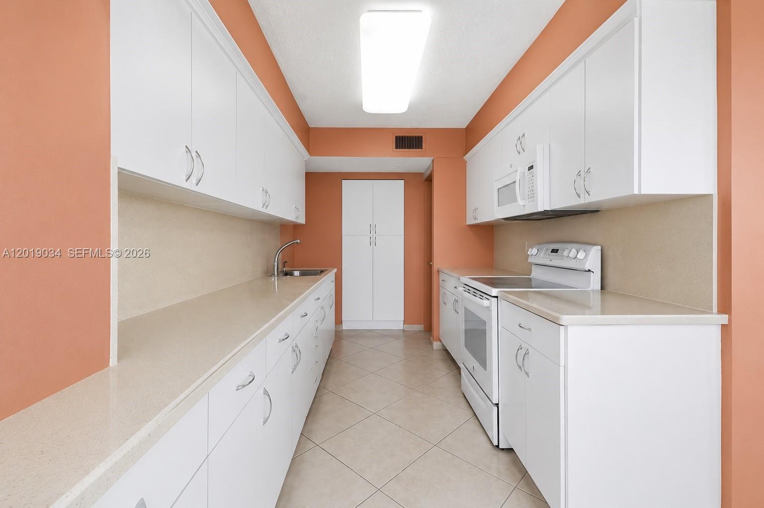 MYSTIC POINTE TOWER 500 C - Residential