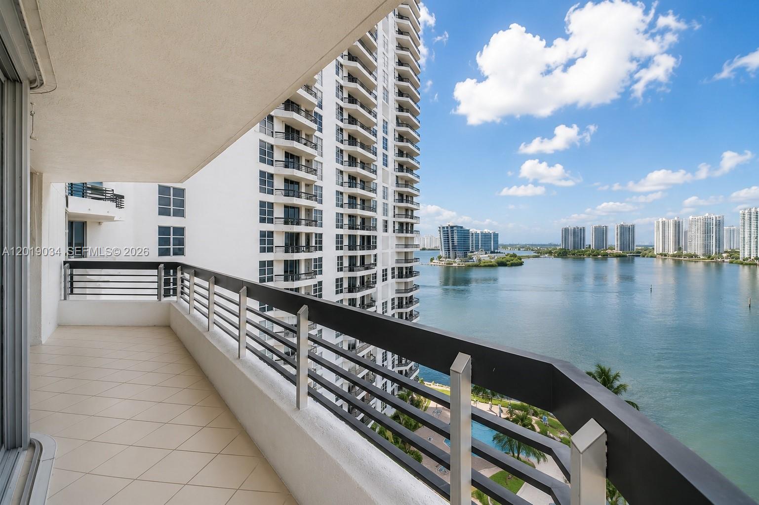 MYSTIC POINTE TOWER 500 C - Residential