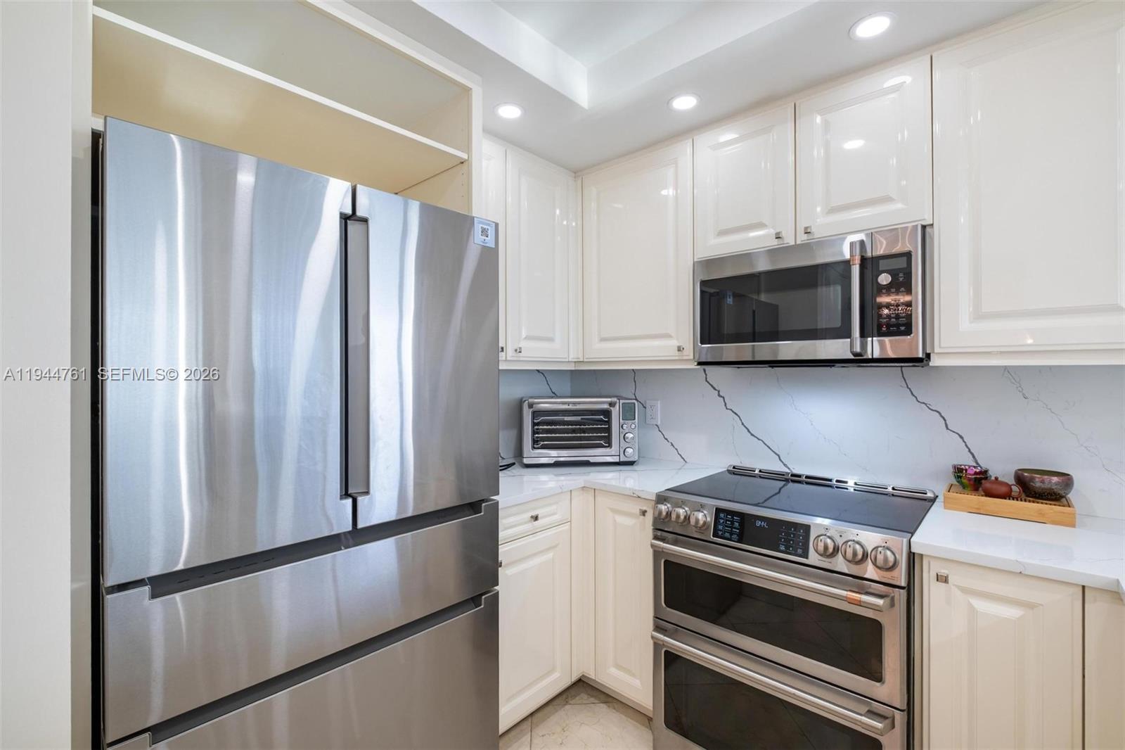 THE TOWER RESIDENCES COND - Residential