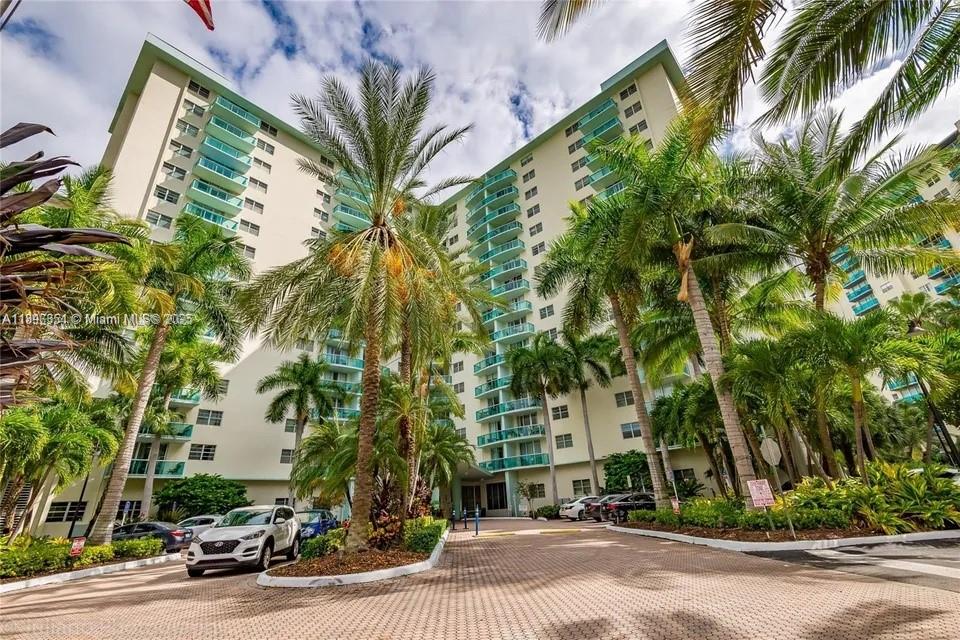 TIDES ON HOLLYWOOD BEACH - Residential
