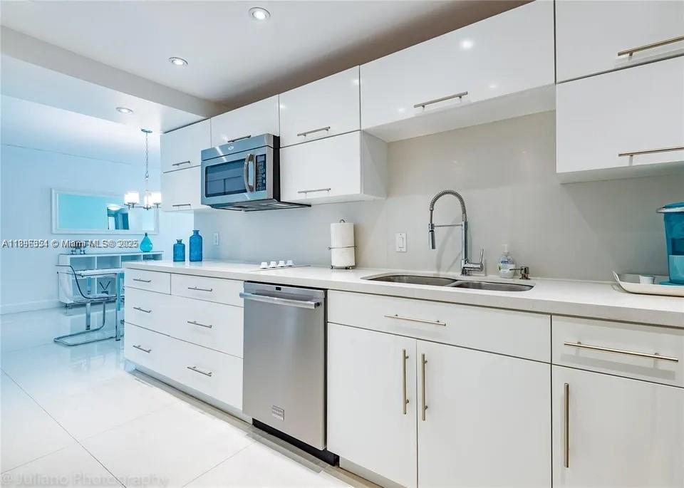 TIDES ON HOLLYWOOD BEACH - Residential
