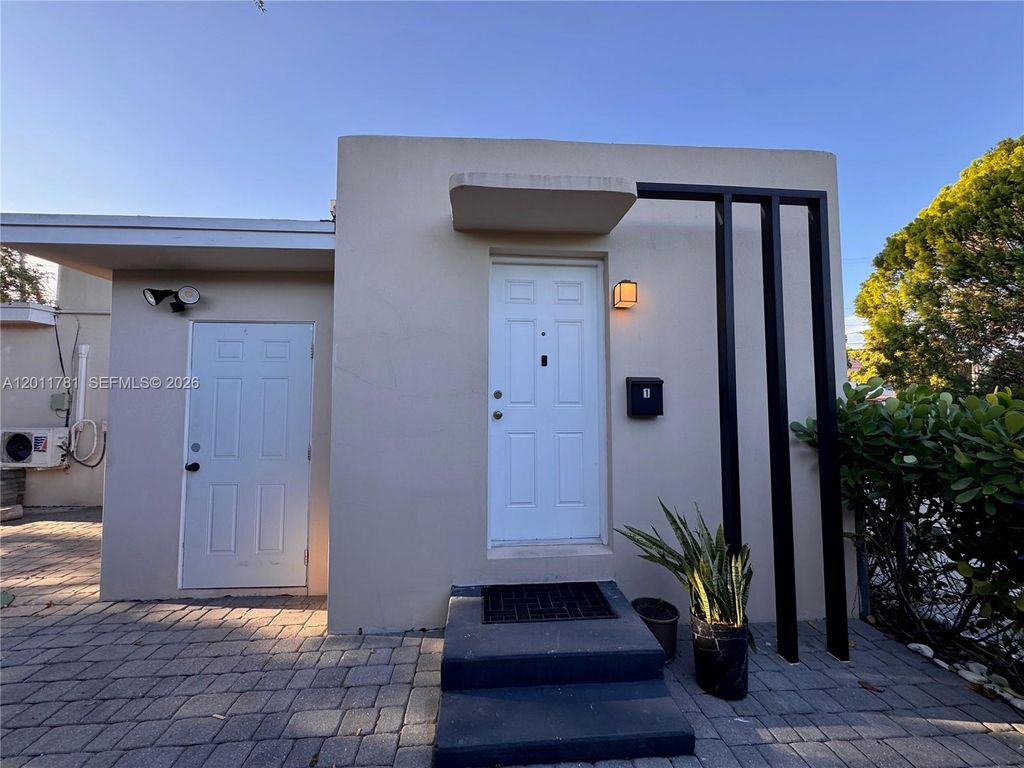 Photo of 5800 Taylor St, Hollywood, FL 33021 (MLS # A12011781)