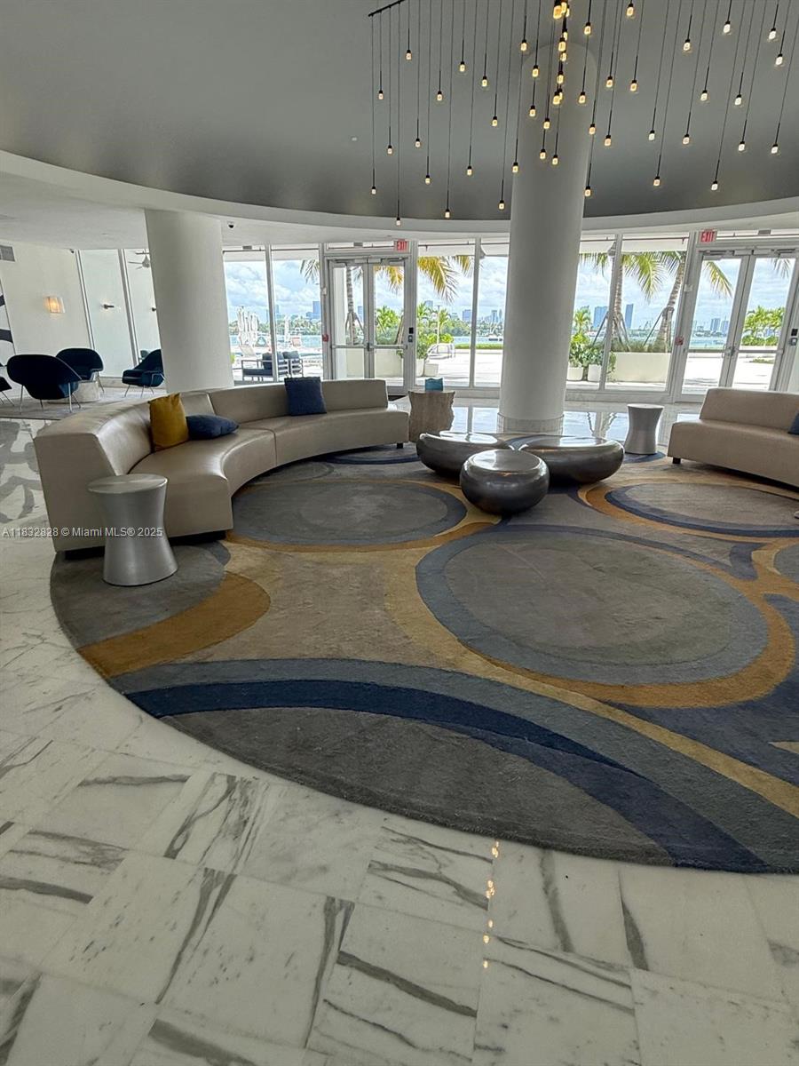 1000 West Ave 306