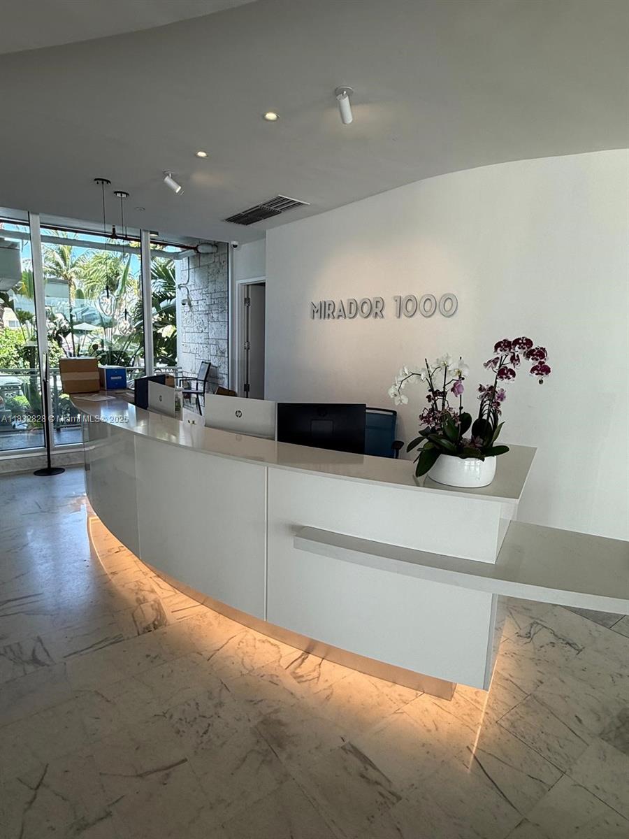 1000 West Ave 306
