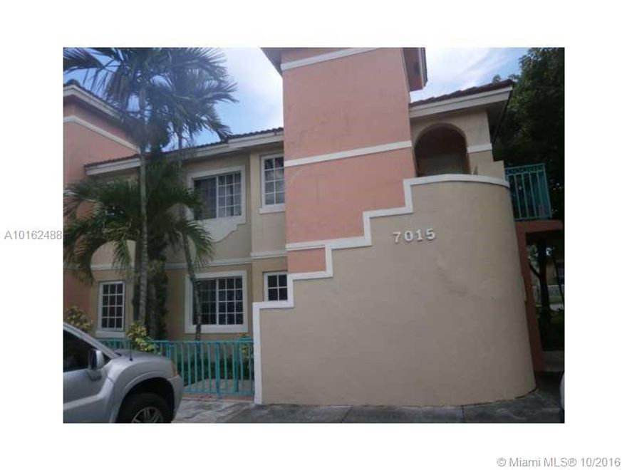 COMPLETELY RENOVATED CORNER UNIT, UPGRADED KITCHEN, GRANITE COUNTER TOP. LAMINATE WOOD FLOORS ON 3 BEDROOMS, TILE IN THE COMMON AREA. CURRENTLY RENTED TO THE SAME TENANTS FOR 2 YRS, THEY ARE MONTH TO MONTH. pls text for showing instructions