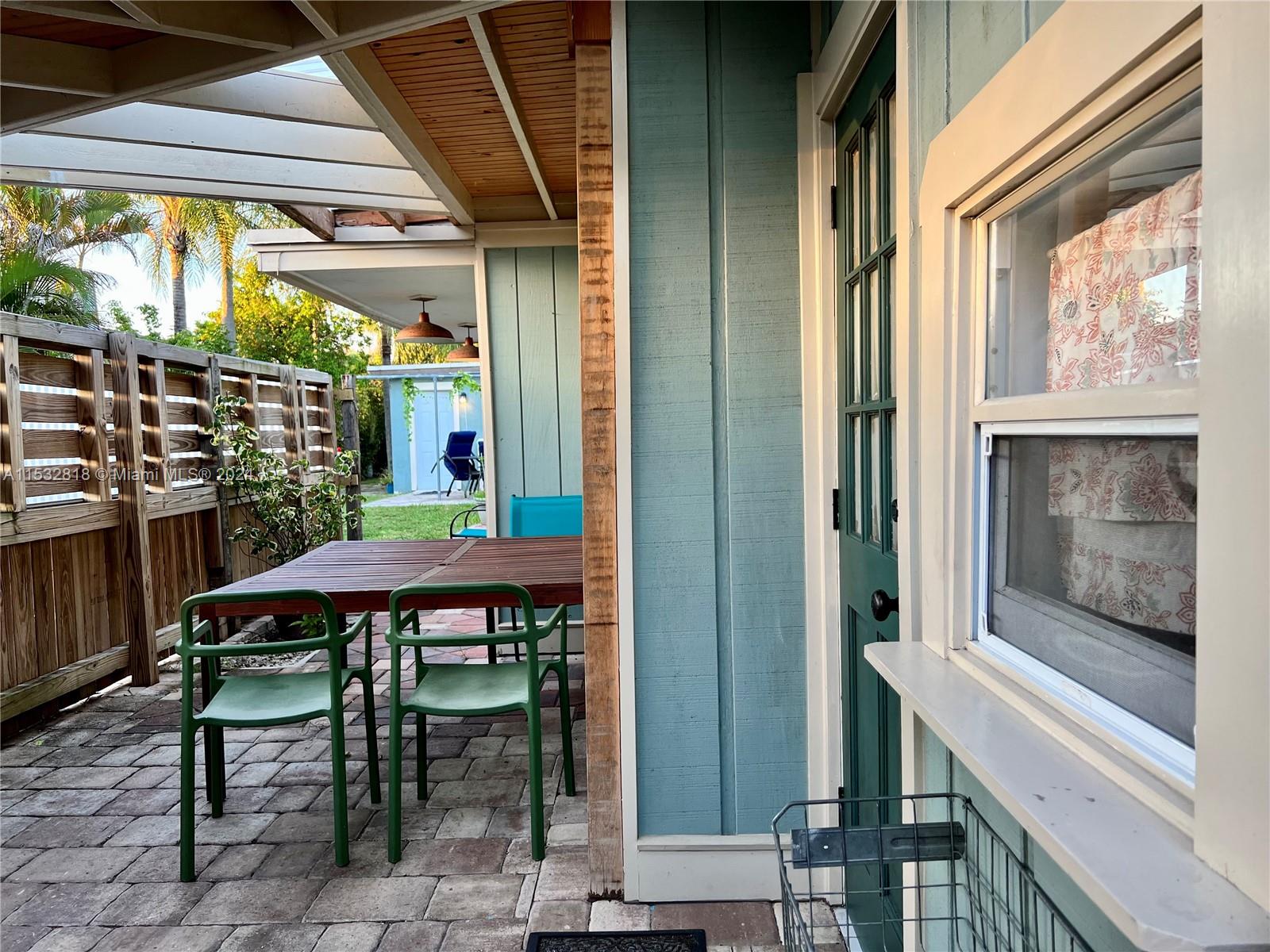 HOLLYWOOD PARK - Residential Lease