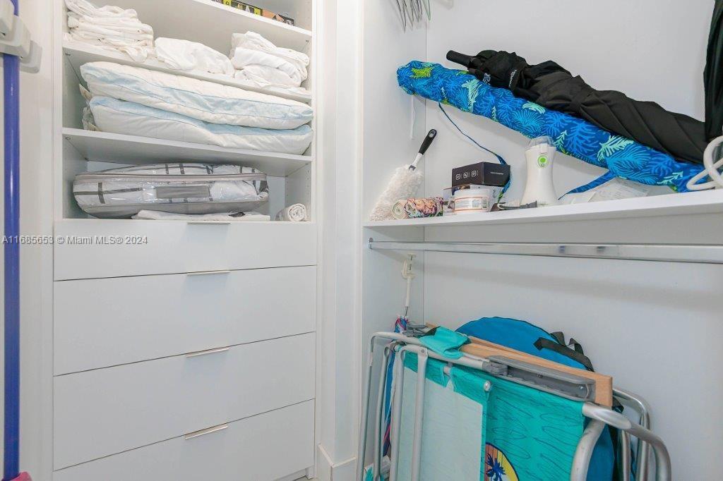 RONEY PALACE CONDO - Residential Lease