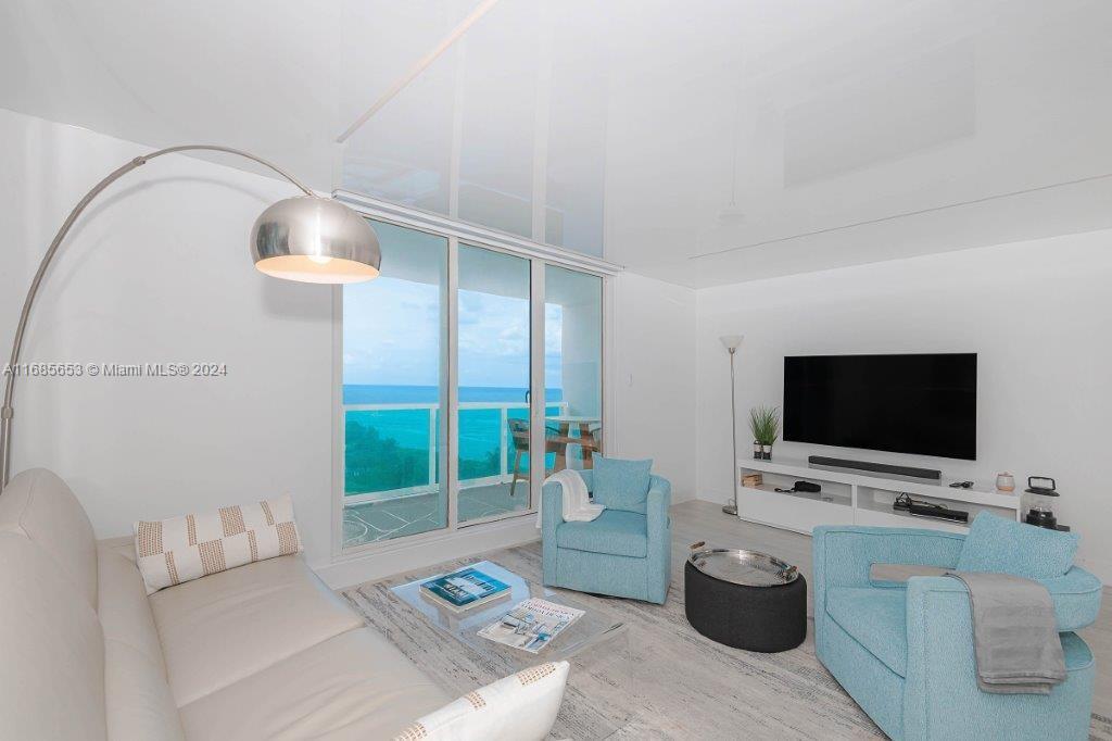 2301 Collins Ave 811