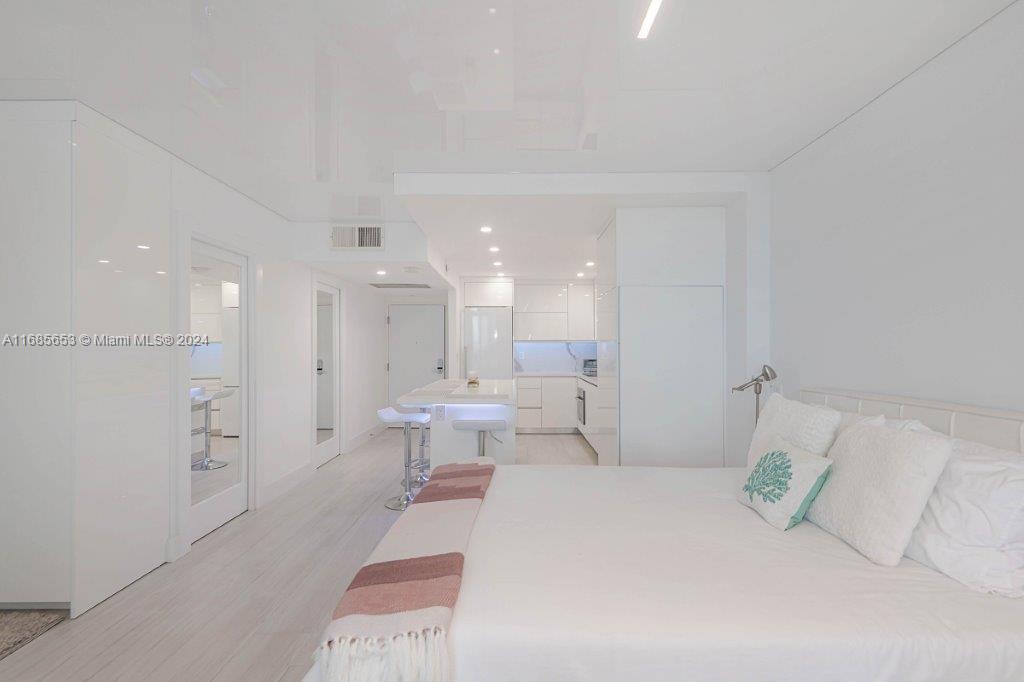 RONEY PALACE CONDO - Residential Lease