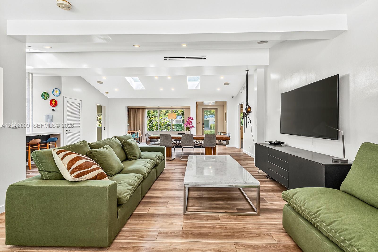 PARK PLAZA CORR PL OF - Residential Lease