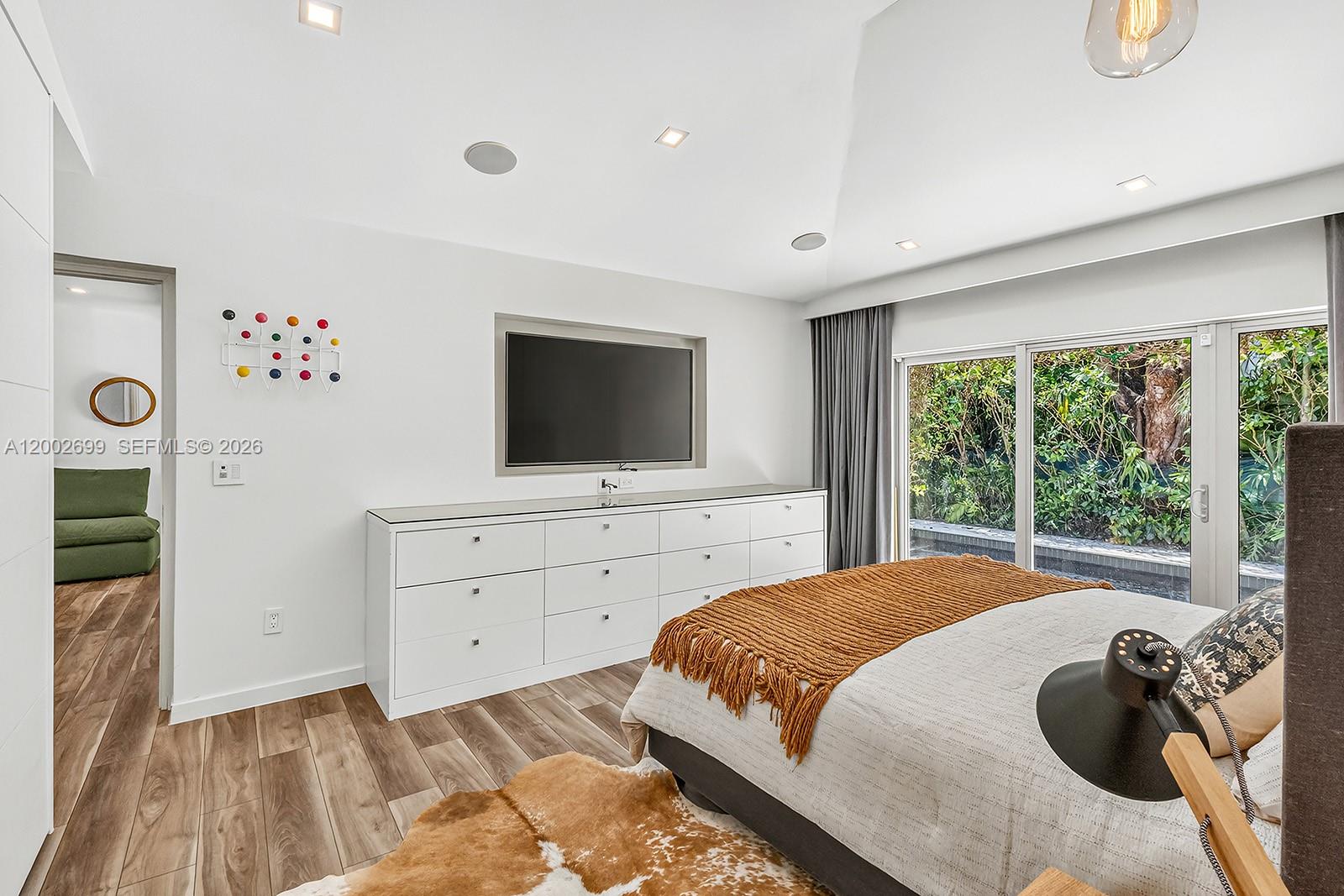 PARK PLAZA CORR PL OF - Residential Lease