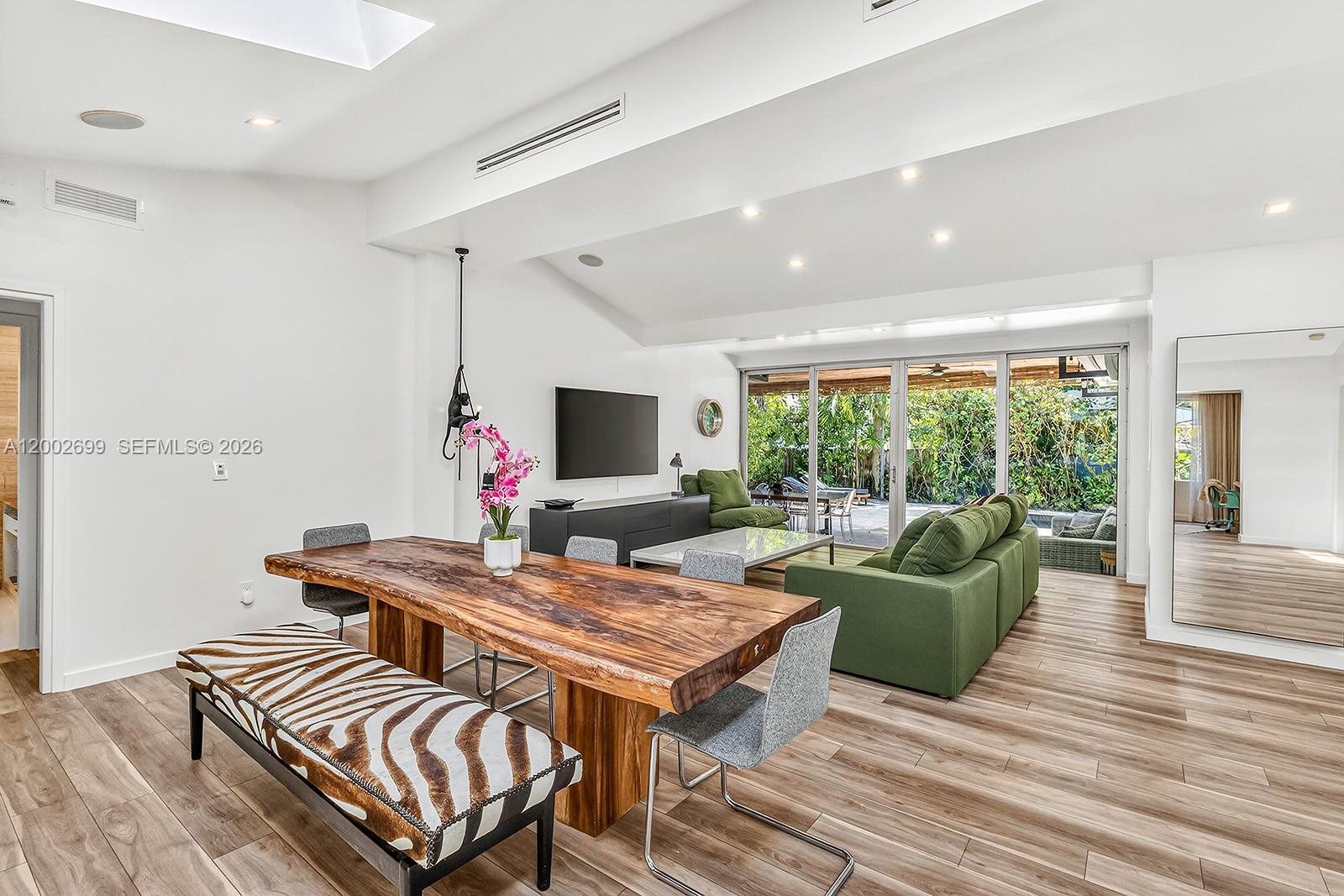 PARK PLAZA CORR PL OF - Residential Lease