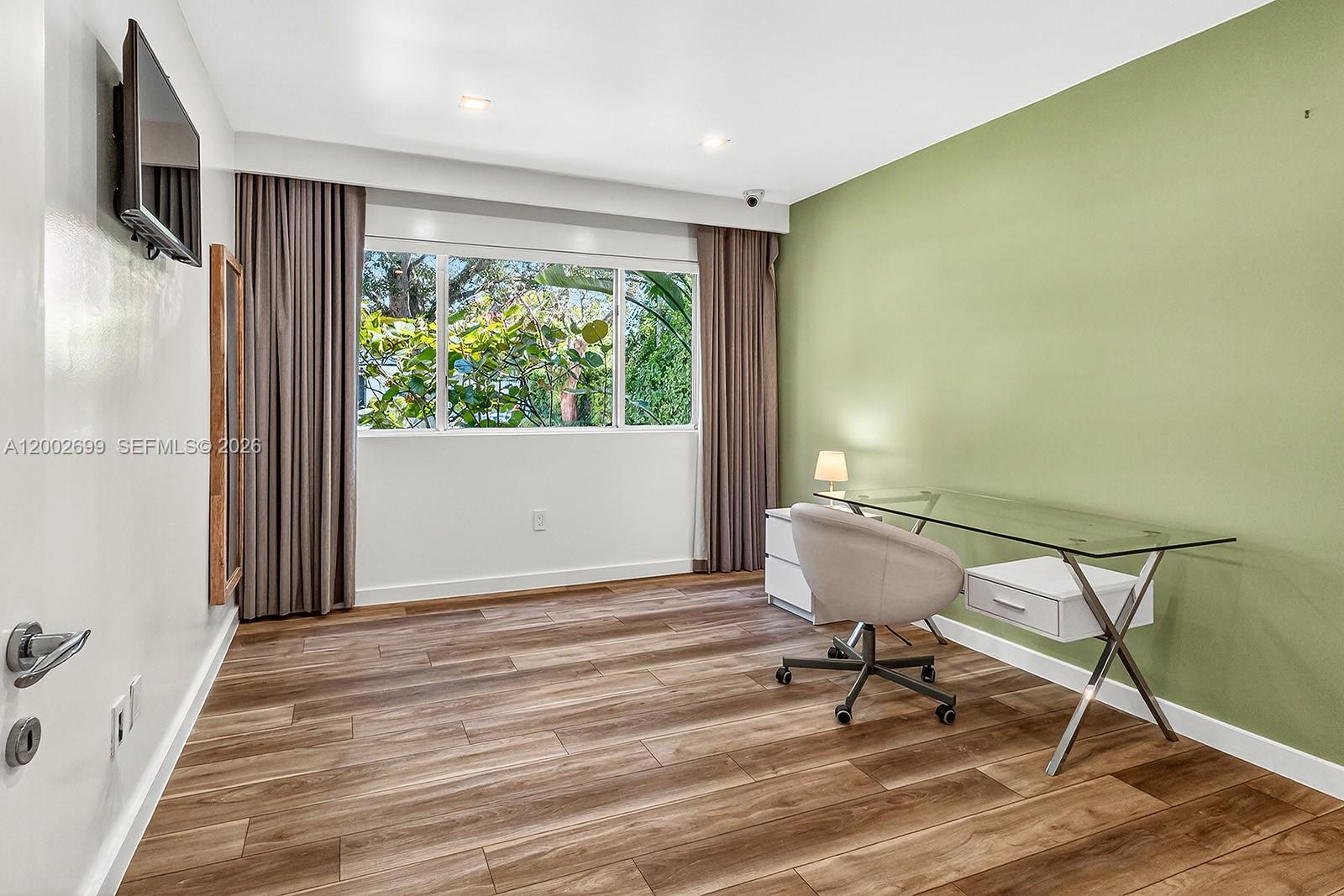 PARK PLAZA CORR PL OF - Residential Lease