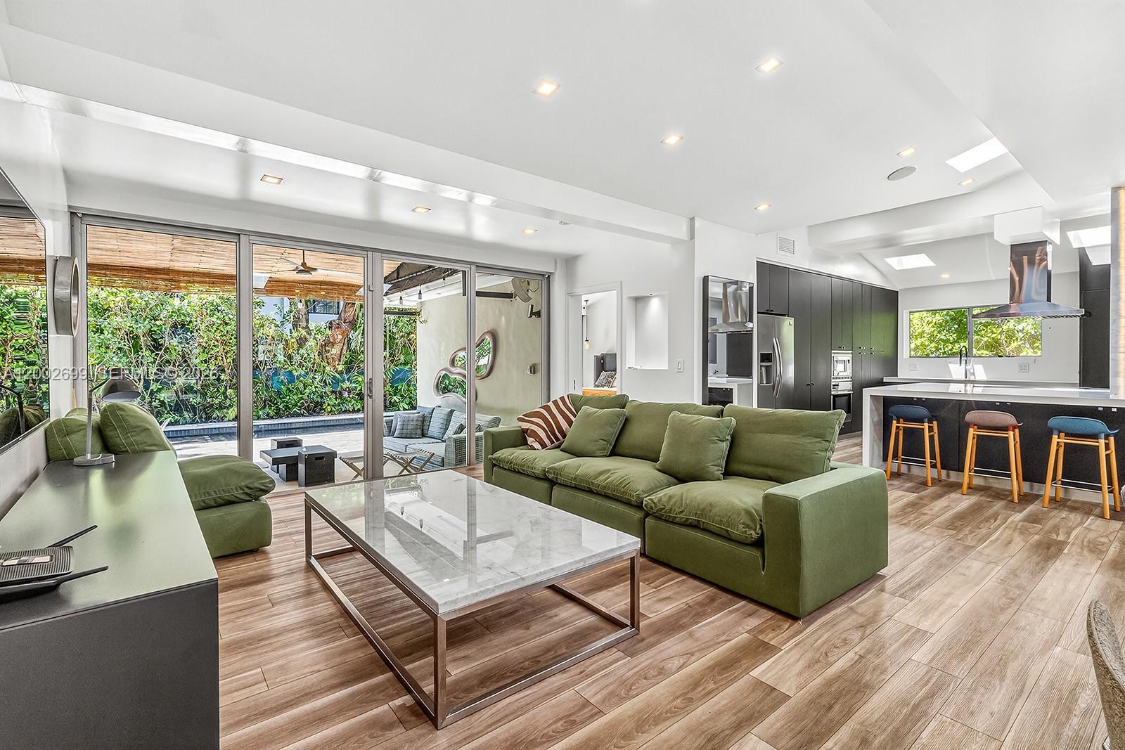 PARK PLAZA CORR PL OF - Residential Lease