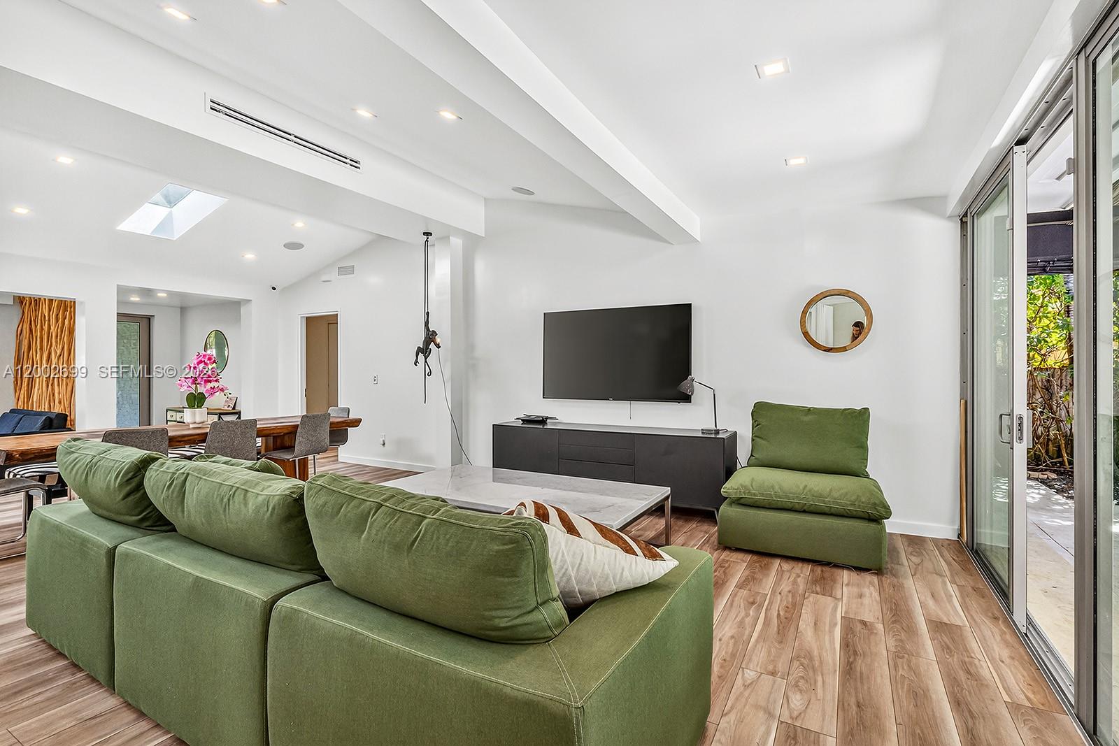 PARK PLAZA CORR PL OF - Residential Lease