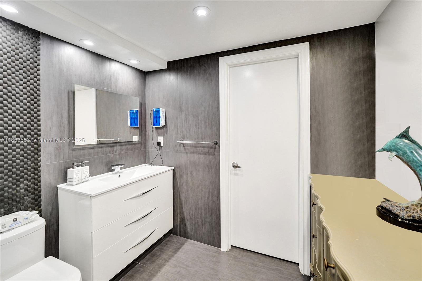 ENVIRON I CONDO 9 - Residential