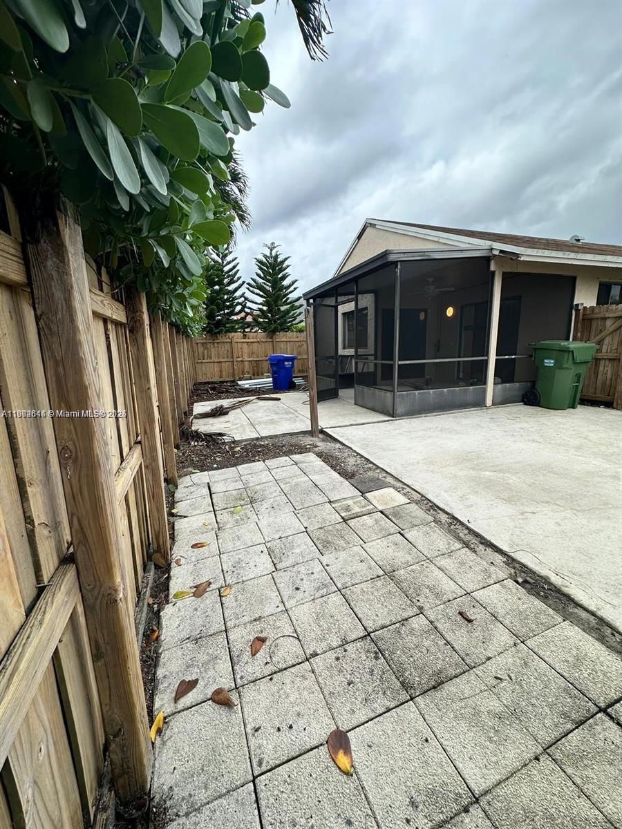 PEMBROKE LAKES SOUTH - Residential Lease