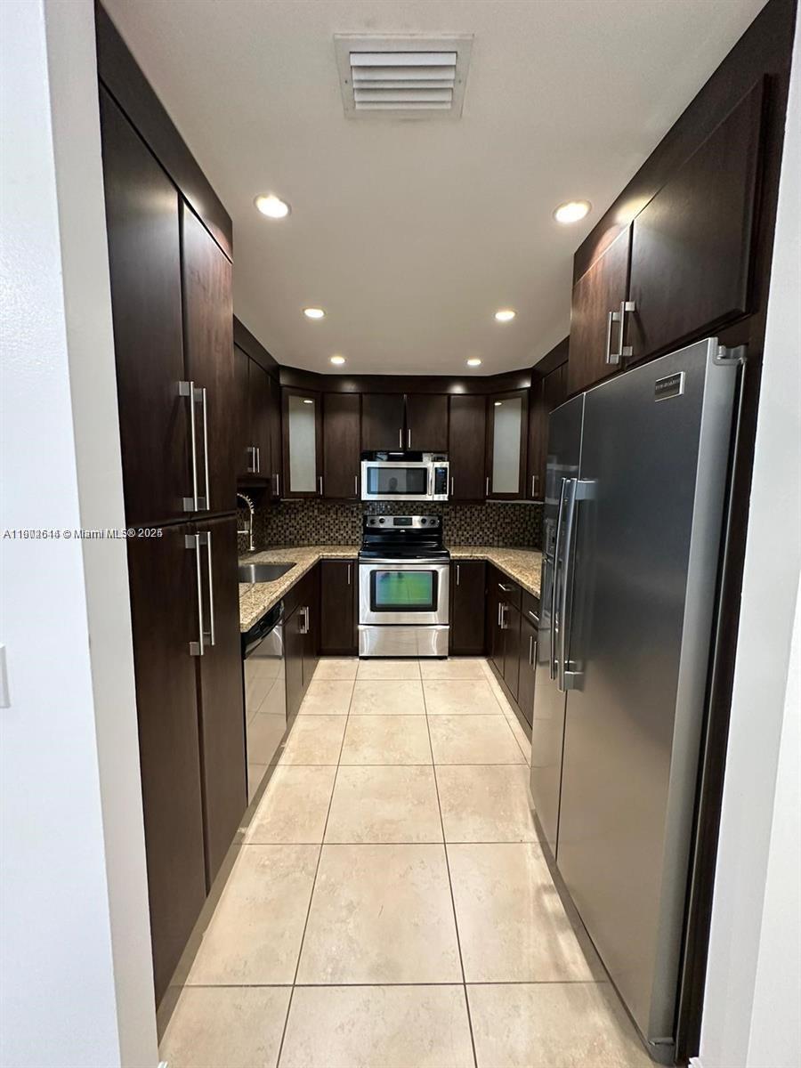 PEMBROKE LAKES SOUTH - Residential Lease