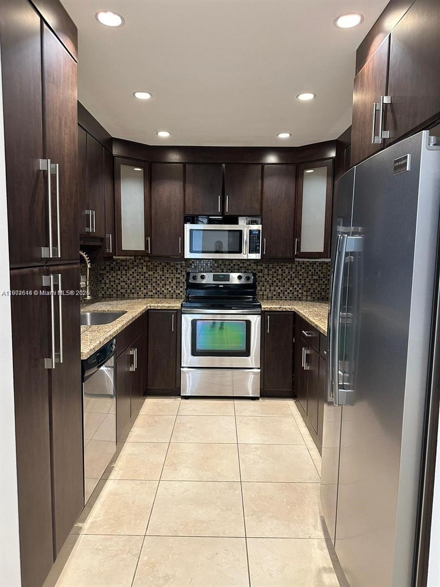 PEMBROKE LAKES SOUTH - Residential Lease