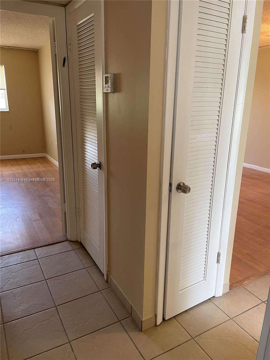 8325 Sunrise Lakes Blvd 305, Sunrise, FL, 33322/$132,000 4 8325 Sunrise Lakes Blvd 305