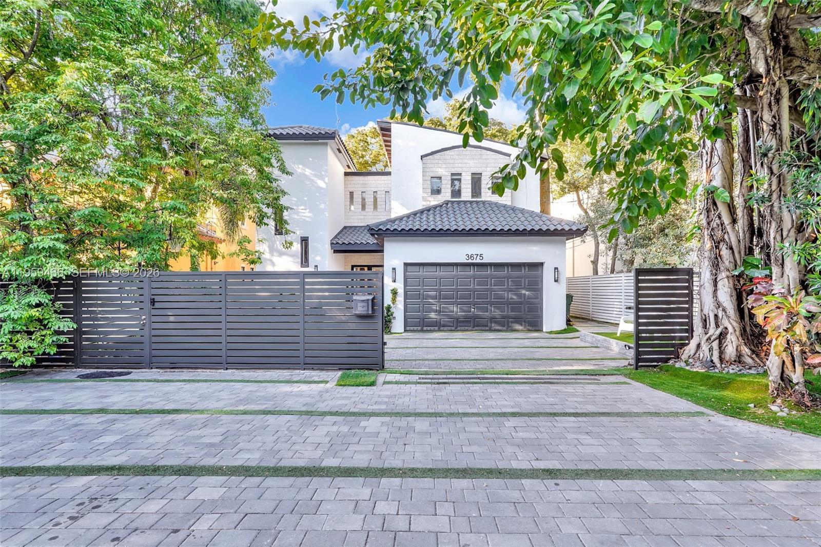 3675 Loquat Ave