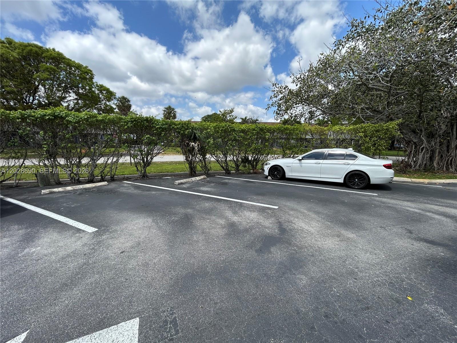 TOWNHOUSES OF PLANTATION - Residential