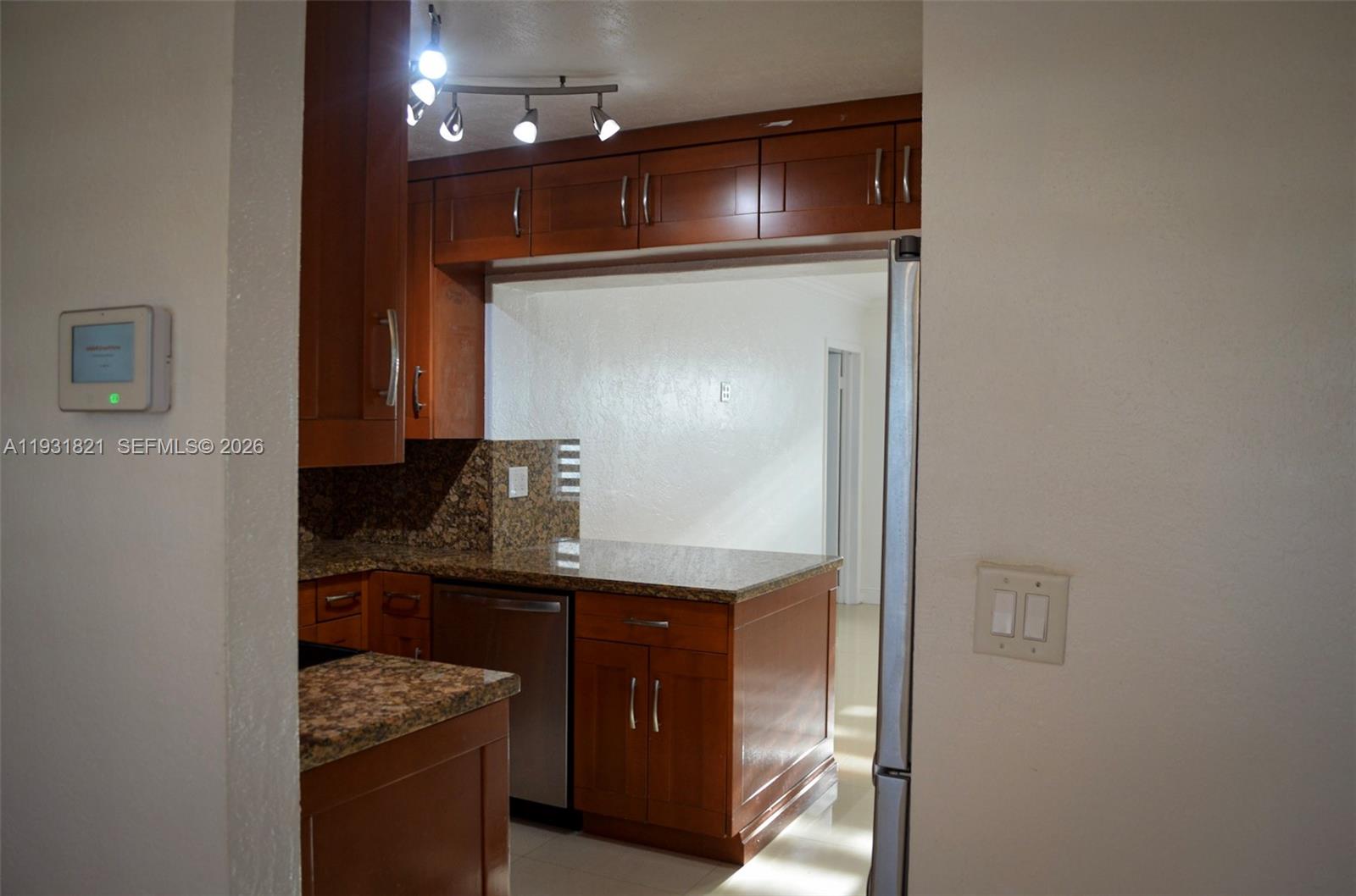 WESTWOOD LAKE 10TH ADDN - Residential Lease