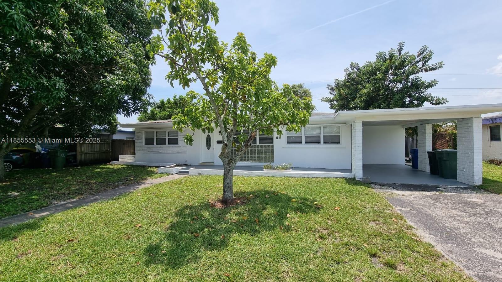 Updated single family pool home! 4 bedrooms and great size.Modern Kitchen. Fenced yard, lots of light and storage. Quiet Melrose neighborhood