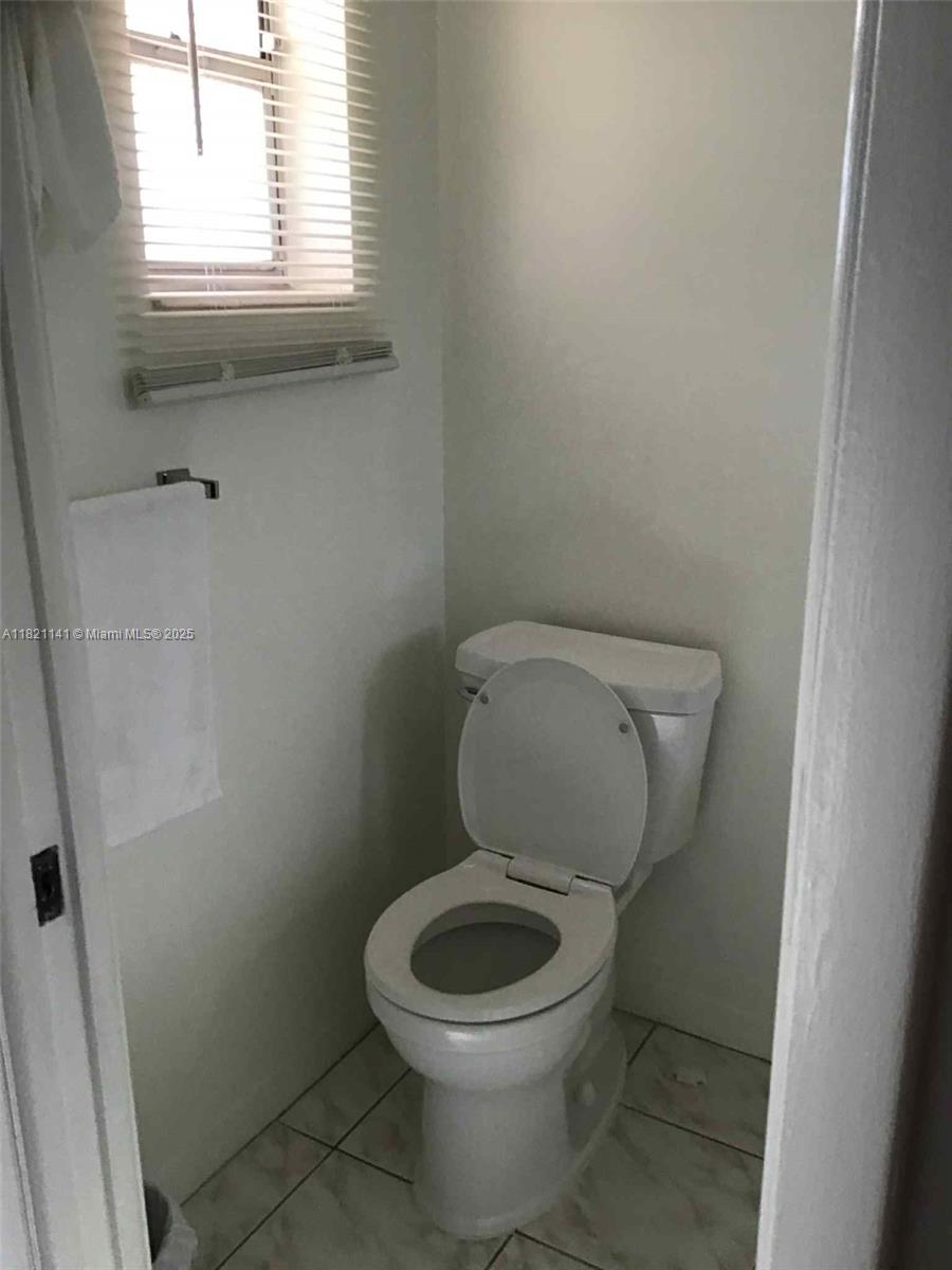 LAUDERDALE OAKS CONDO XII - Residential