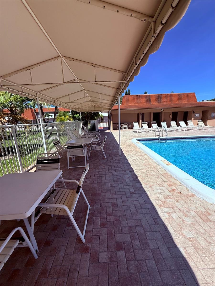 LAUDERDALE OAKS CONDO XII - Residential