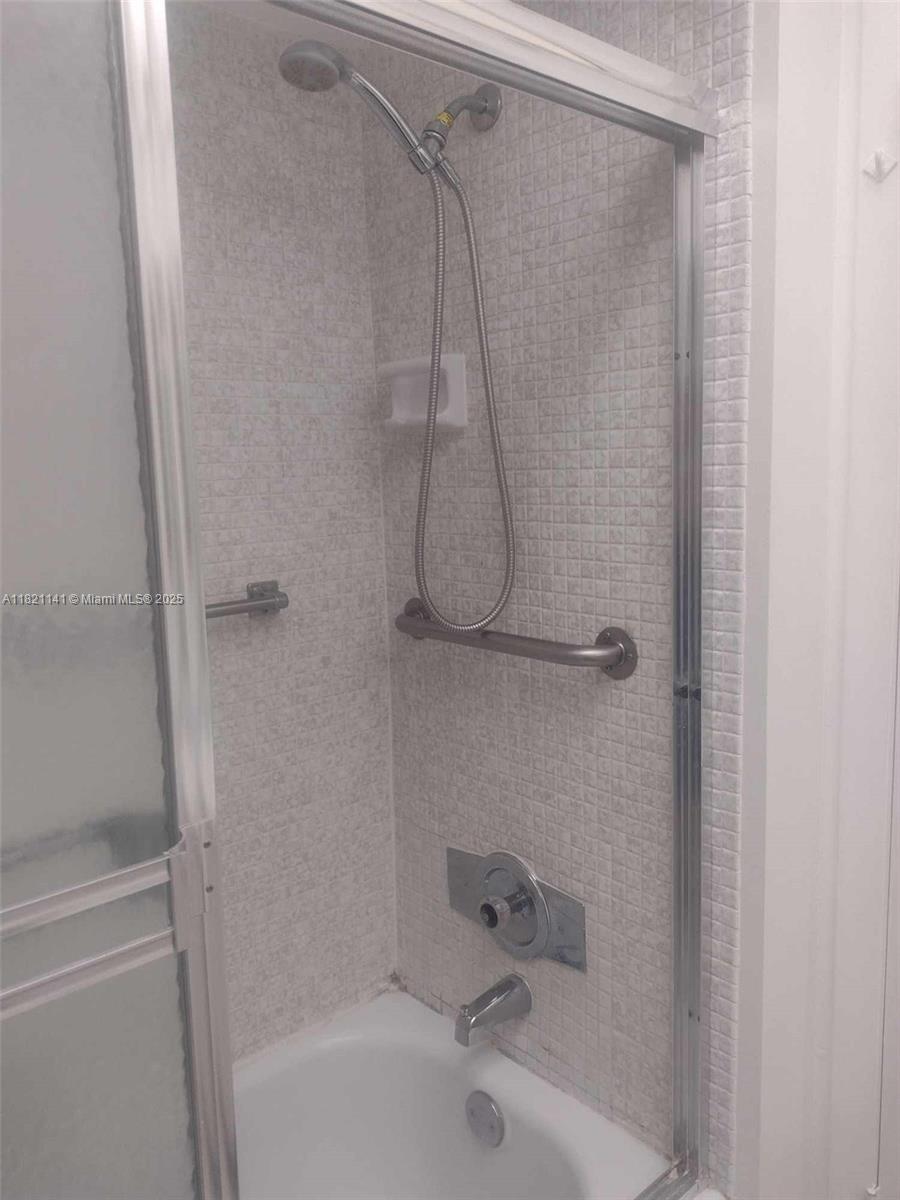 LAUDERDALE OAKS CONDO XII - Residential