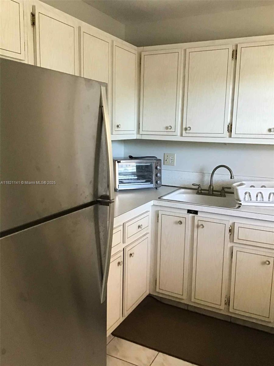 LAUDERDALE OAKS CONDO XII - Residential