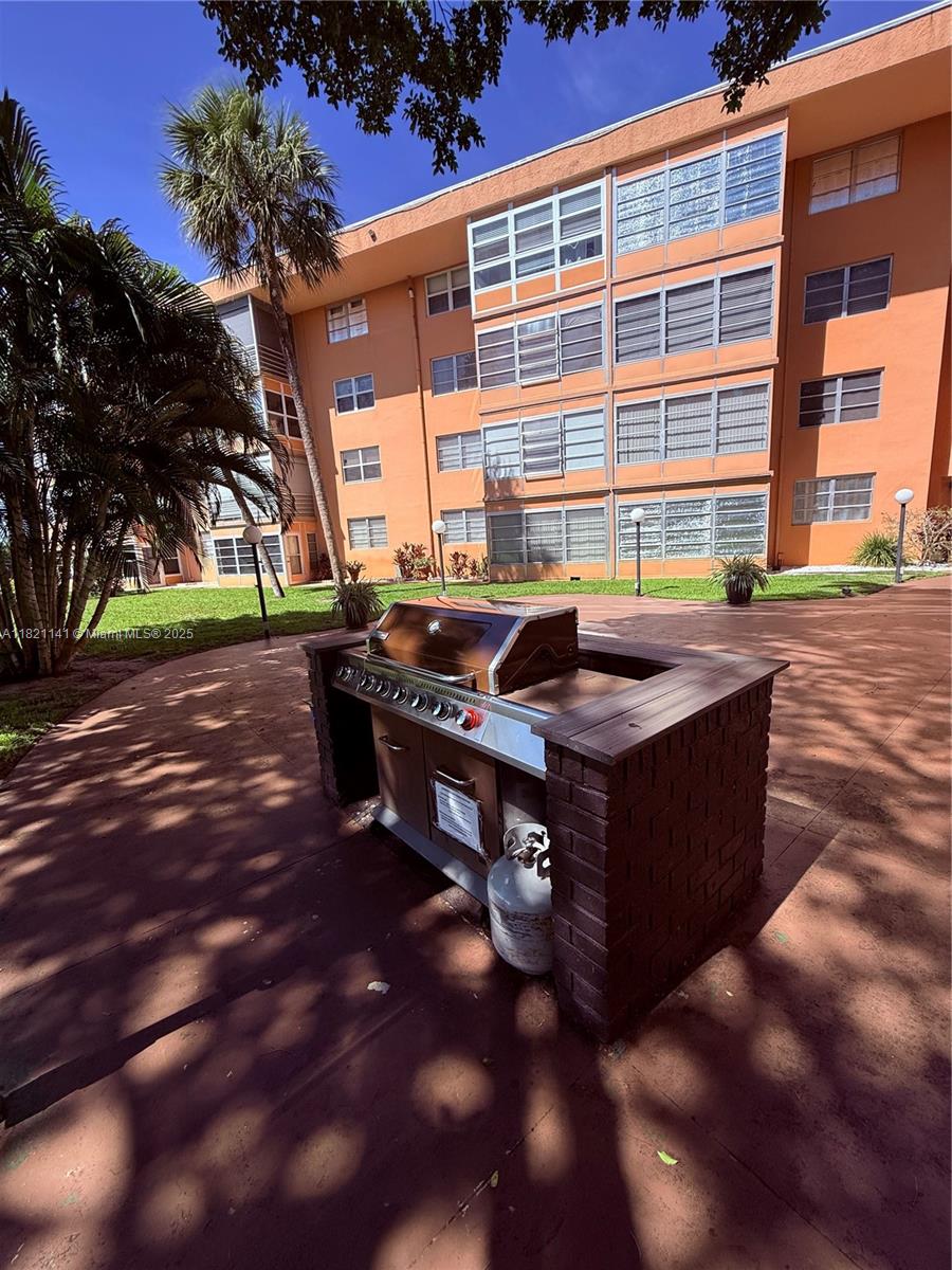 LAUDERDALE OAKS CONDO XII - Residential