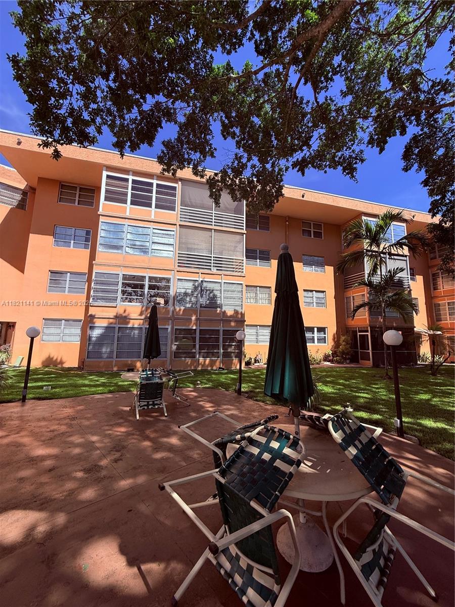 LAUDERDALE OAKS CONDO XII - Residential