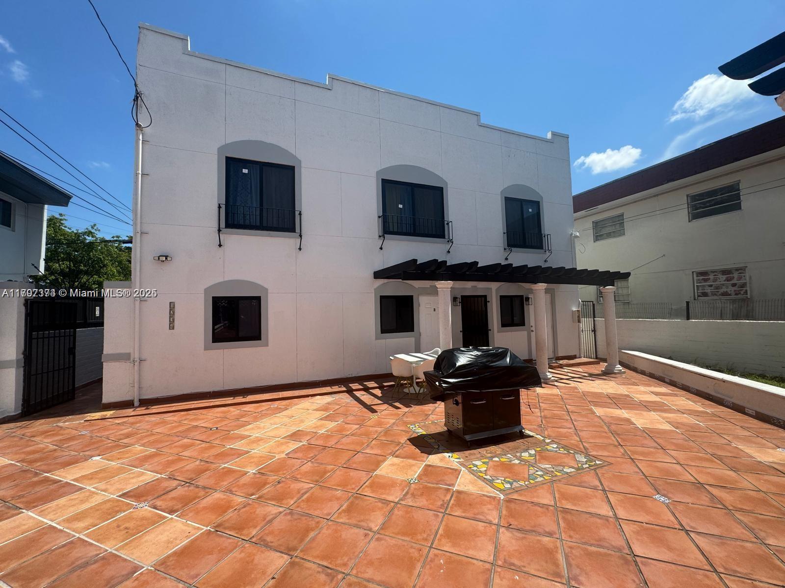 1234 Sw 4th St 2, Miami, Broward County, Florida - 2 Bedrooms  
1 Bathrooms - 