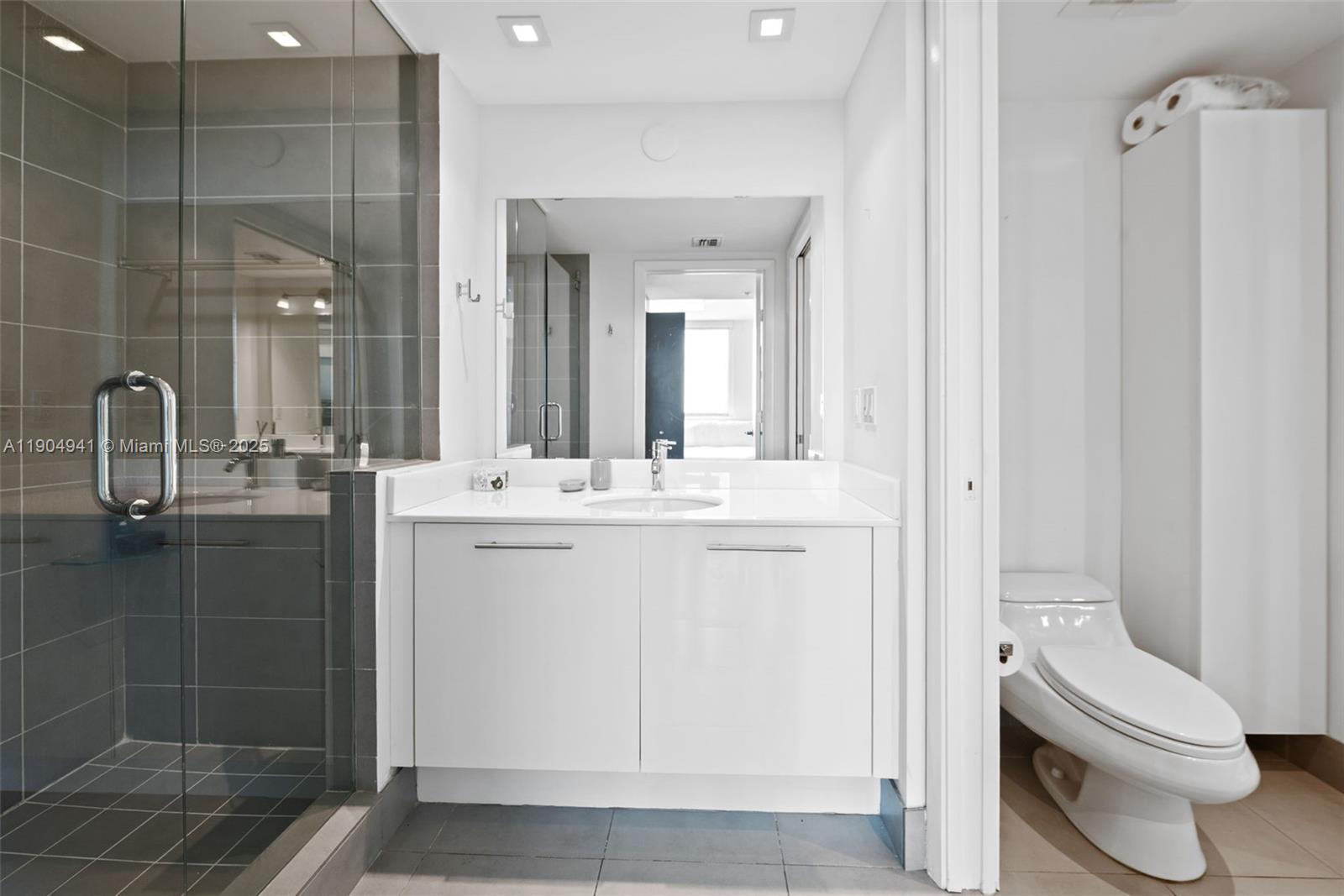 MINT CONDO - Residential